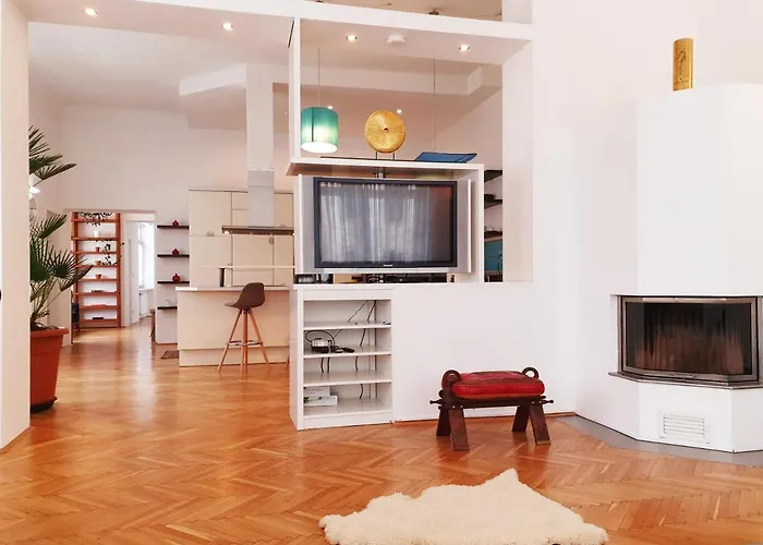 Sunny And Spacious Near Centre Διαμέρισμα