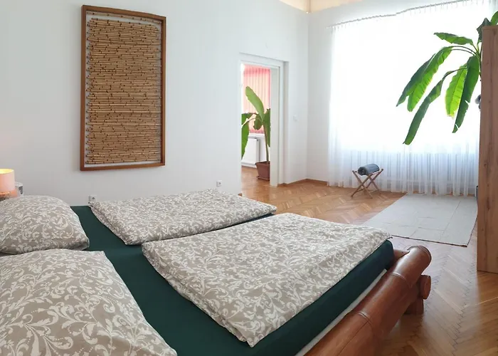 Sunny And Spacious Near Centre Διαμέρισμα *