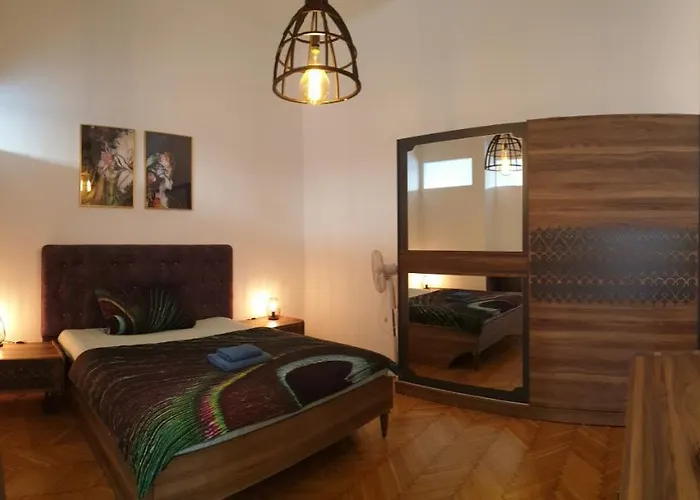 Sunny And Spacious Near Centre