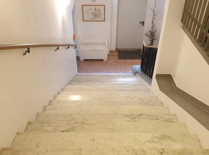 Διαμέρισμα Sunny And Spacious Near Centre *